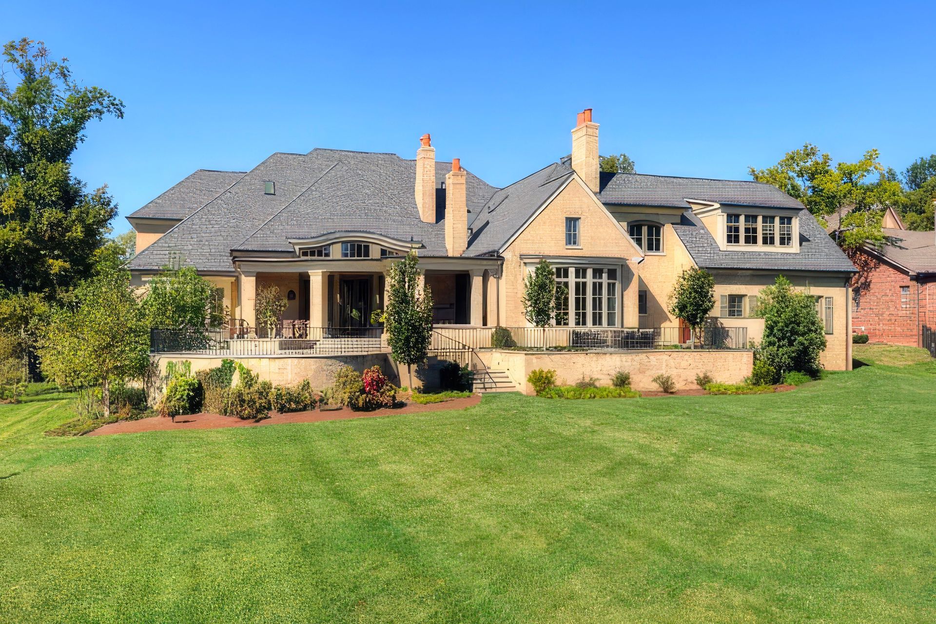 imgi1American-Country-House-Exterior-DSC0825c-upscaled-by-Replicate.jpg