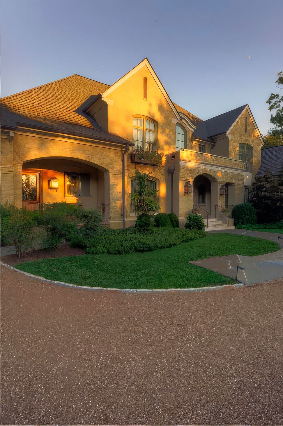 imgi1American-Country-House-Exterior-Front-Elevation-upscaled-by-Replicate.jpg
