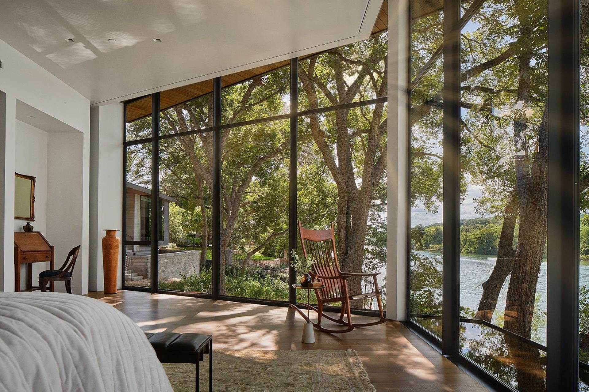 imgi20RESIZED1604202500mod1-19primarybedroom.jpg