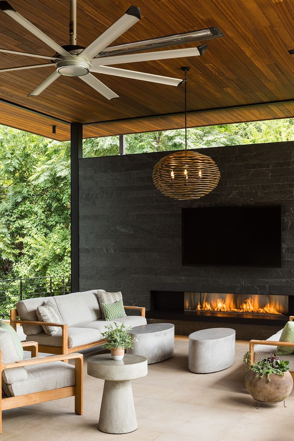 imgi24larue-aia-tour-2019-jake-holt-photo-06outdoor-living-fireplace.jpg