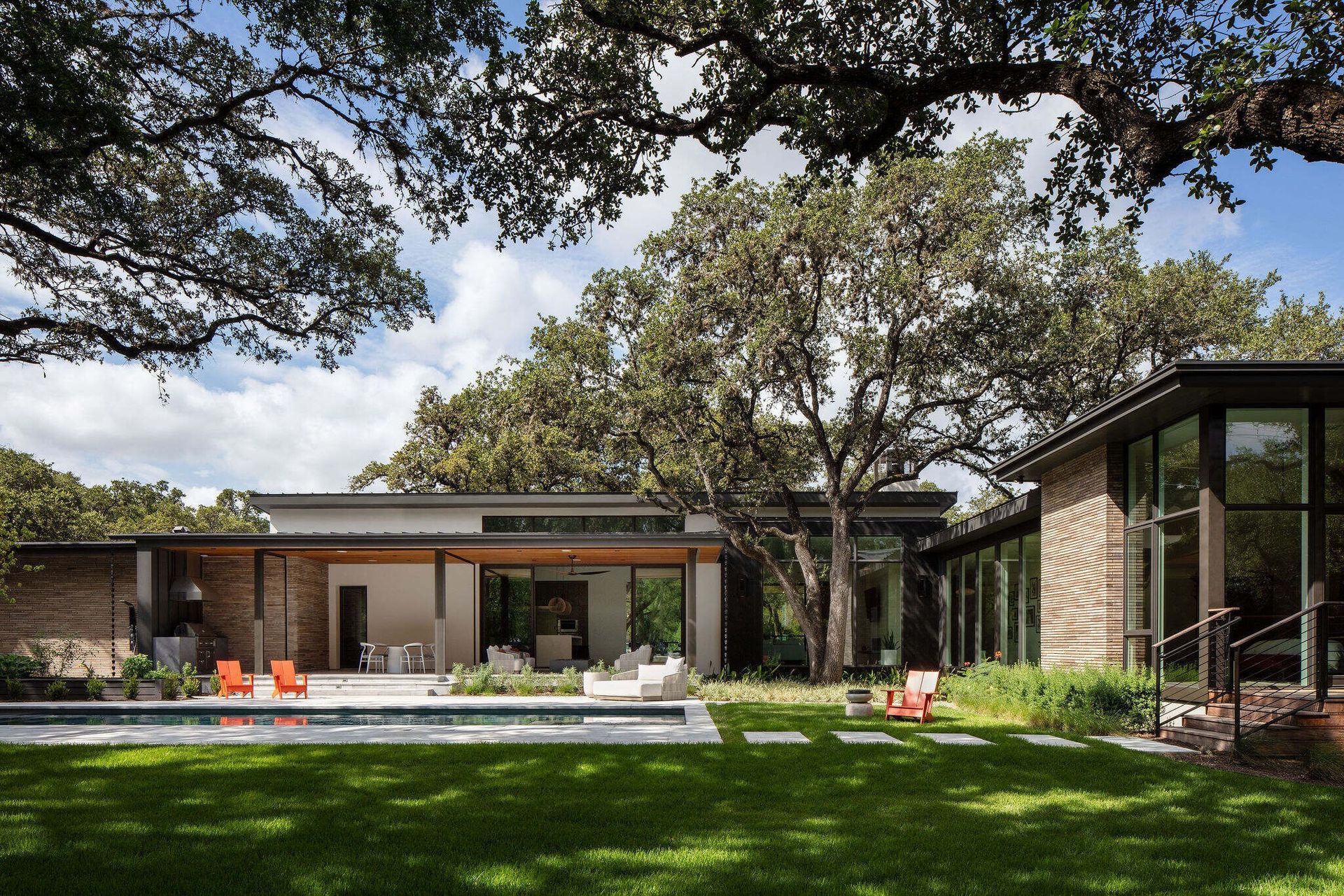 imgi31jake-holt-photo-06exterior-rear-day.jpg