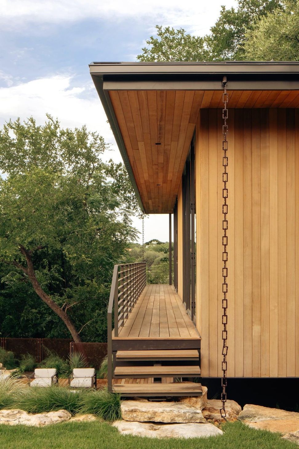 imgi32DSC02655-07guest-house-walkway-daycompressed.jpg