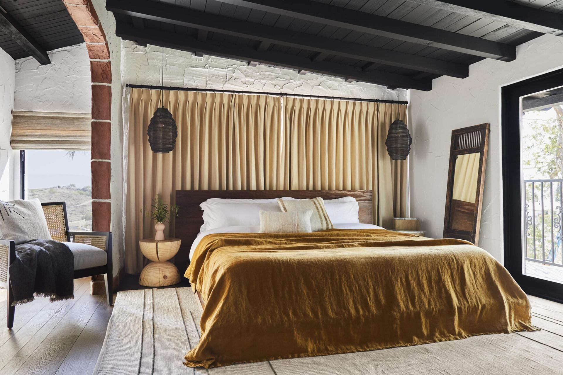 imgi358Bobby-BerkCasaTierraBedroomBathroomDesign1-scaled.jpg