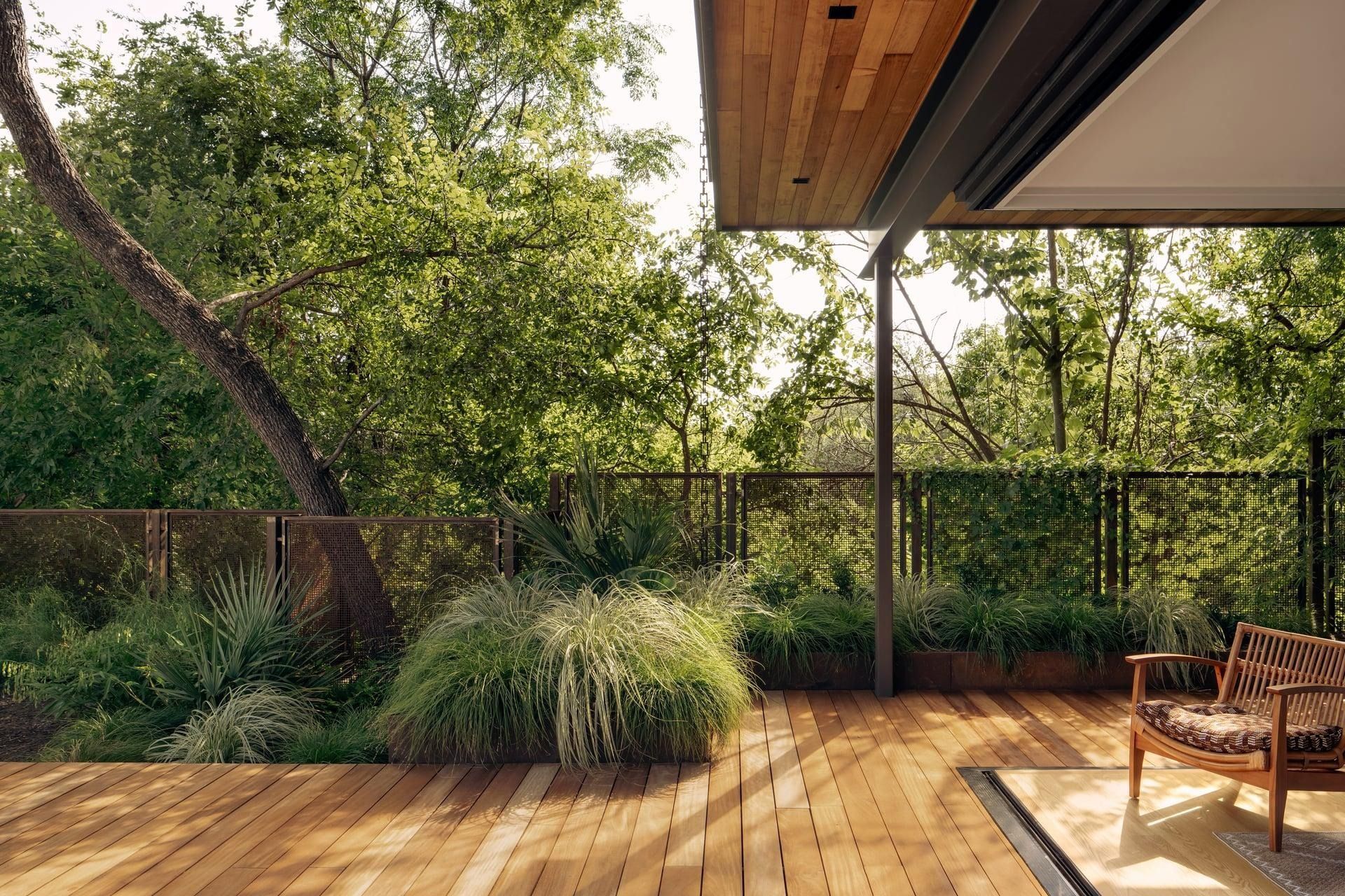 imgi35DSC02665-09guest-house-deck-exterior-daycompressed.jpg