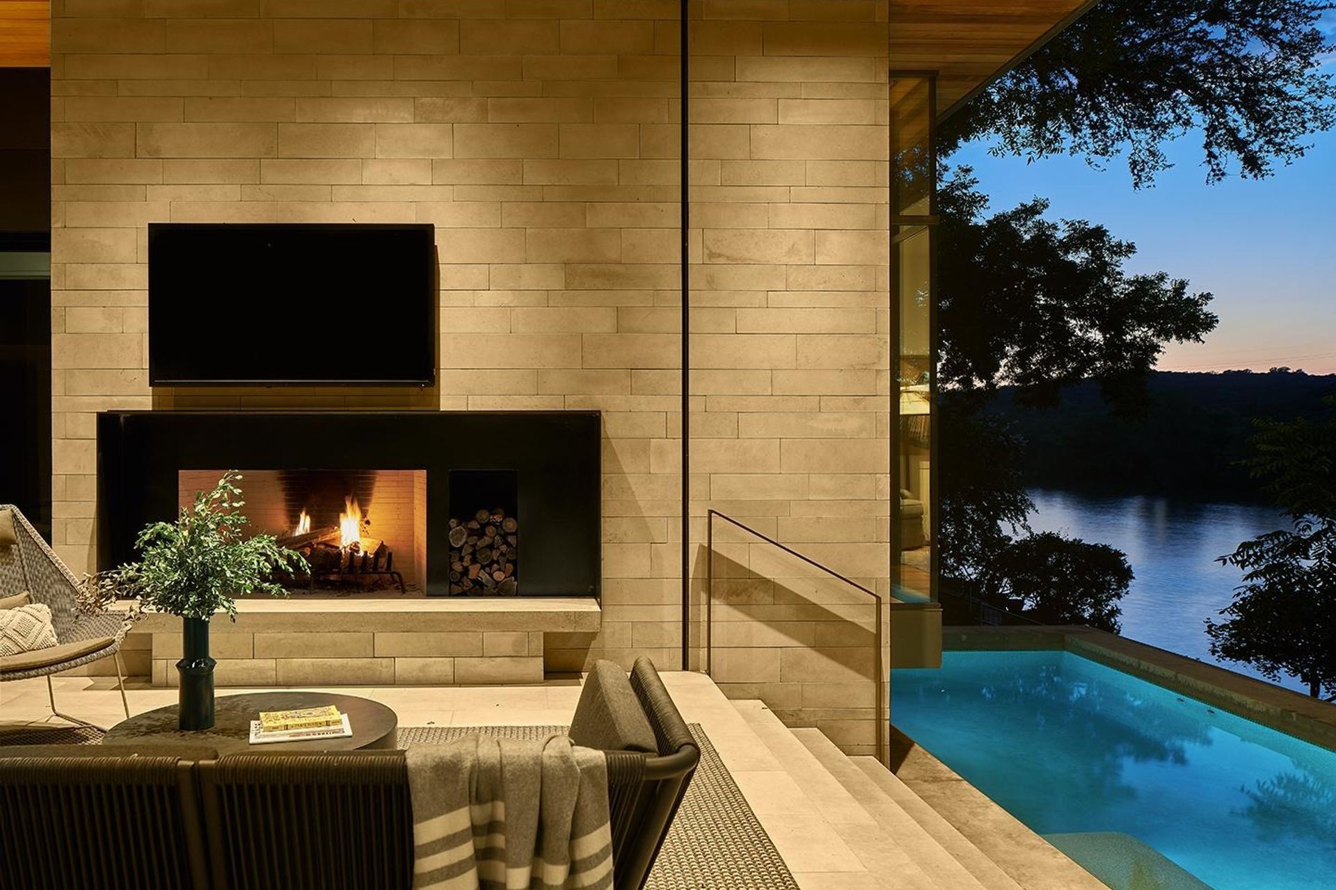 imgi36160425213-10outdoor-living-duskcompressed.jpg
