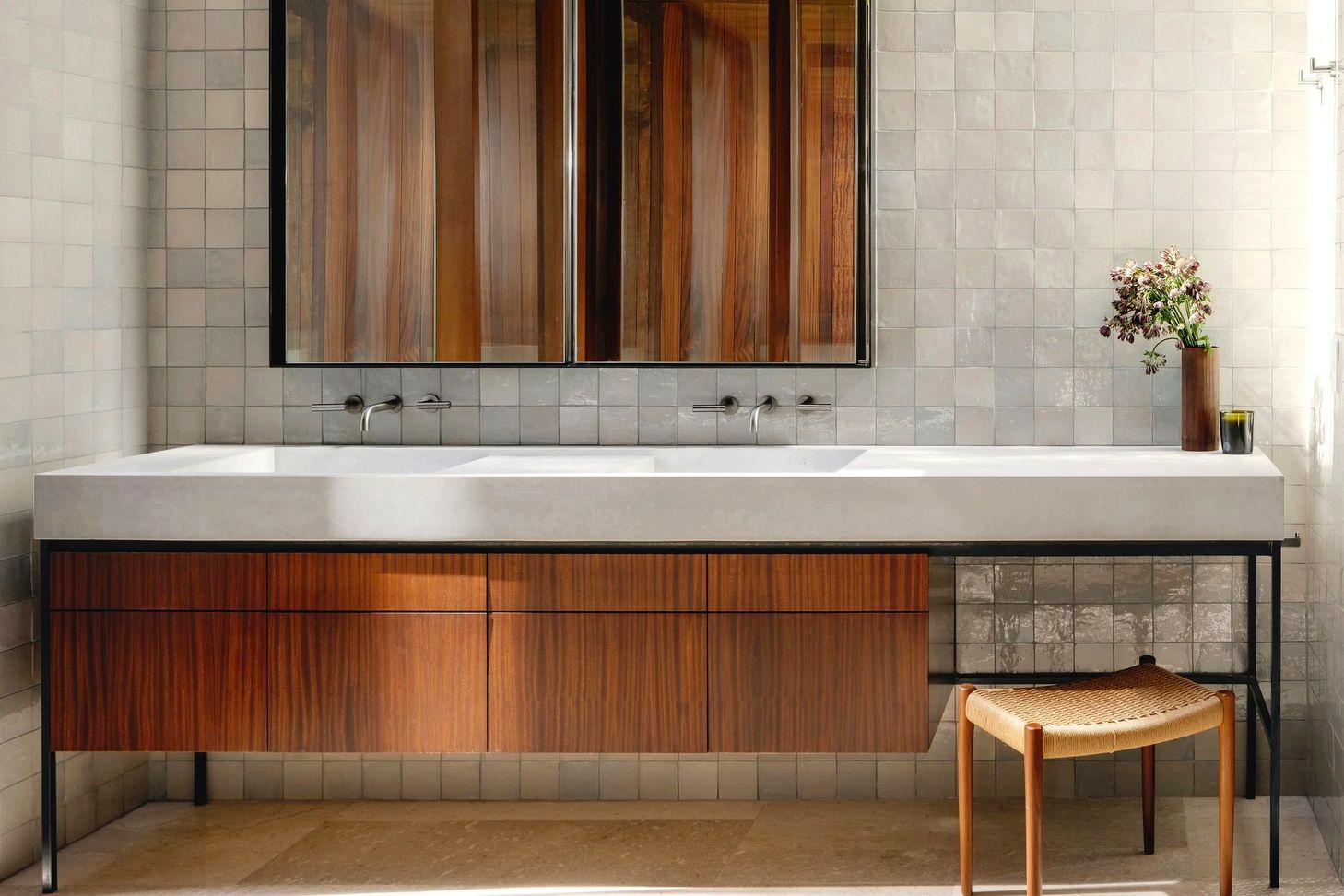 imgi59WatersEdgeMasterBath.jpg