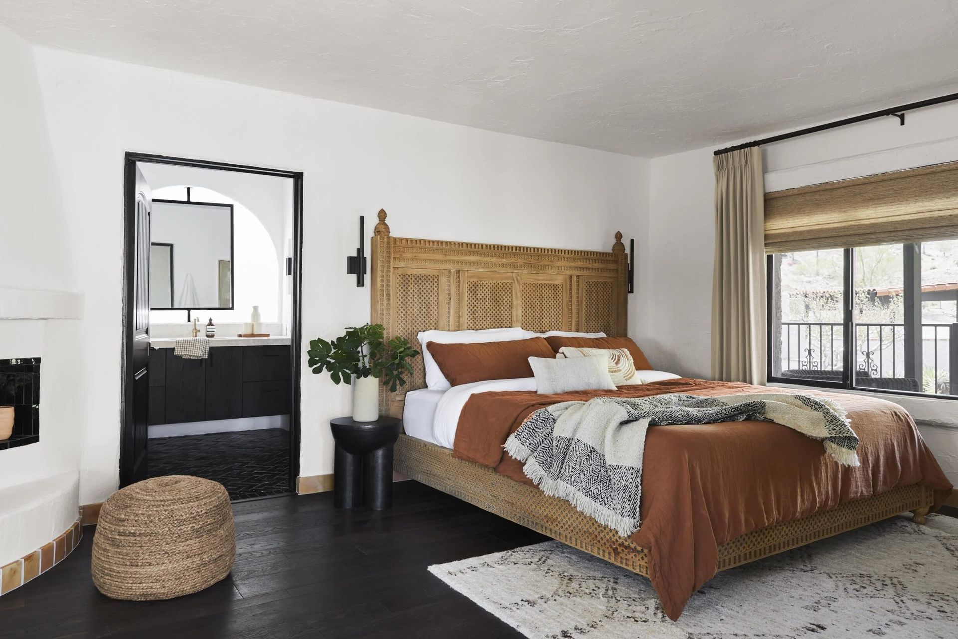 imgi5Bobby-BerkCasaTierraBedroomBathroomDesign23-scaled.jpg
