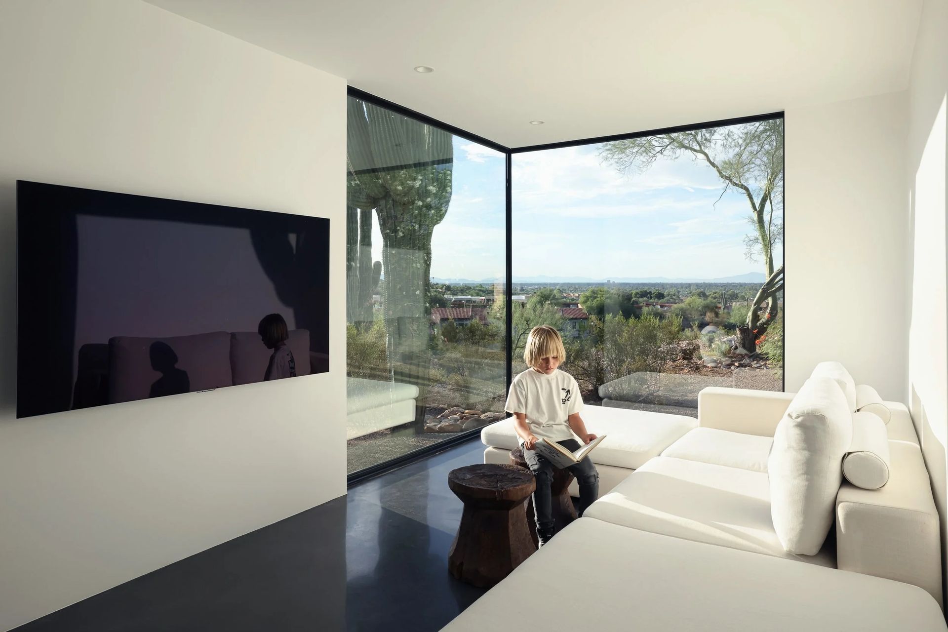 imgi5HKlightHOUSEIIadditioncornerwindow.jpg