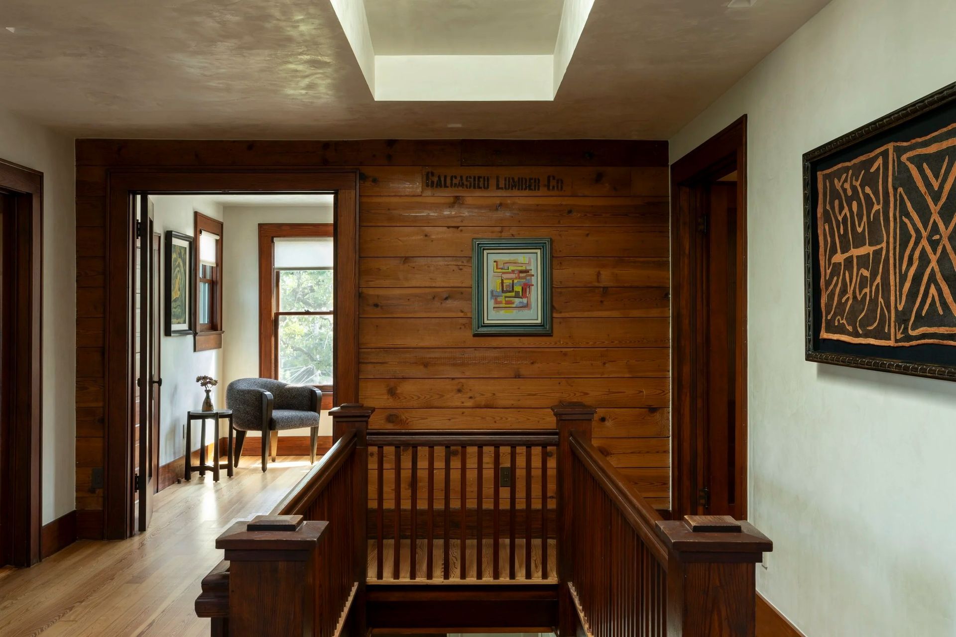 imgi6017W9UpstairsLanding.jpg