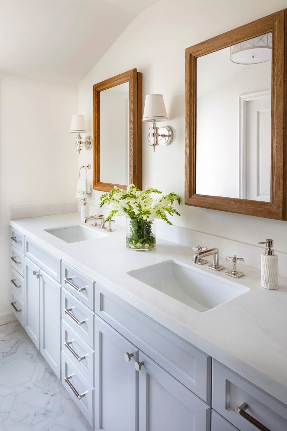 imgi6114MASTER2BVANITY2Bcopy.jpg