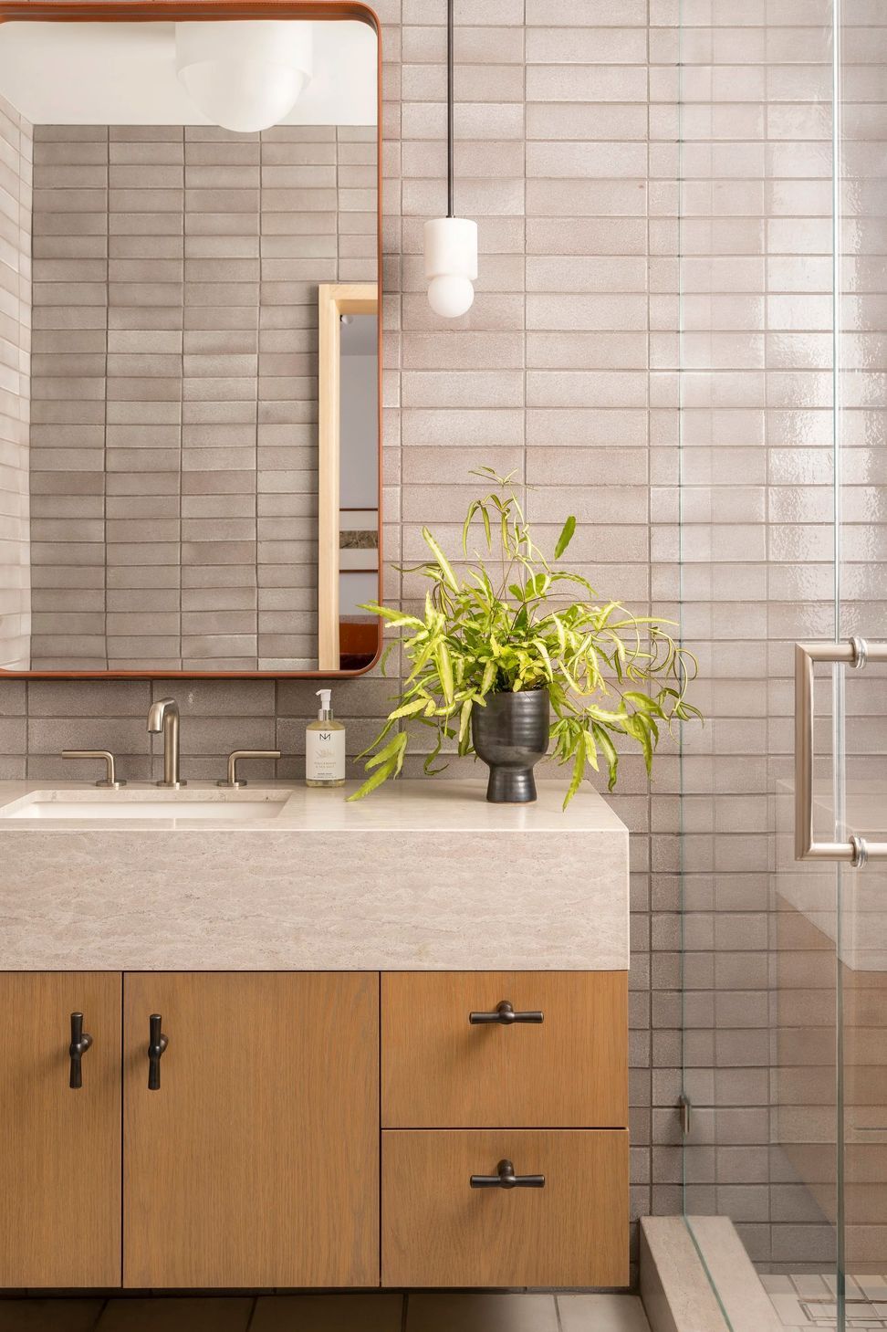 imgi72GuestBath.jpg