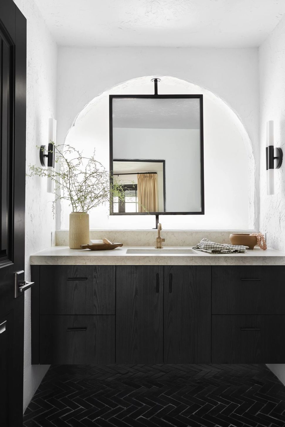 imgi7Bobby-BerkCasaTierraBedroomBathroomDesign8-scaled.jpg