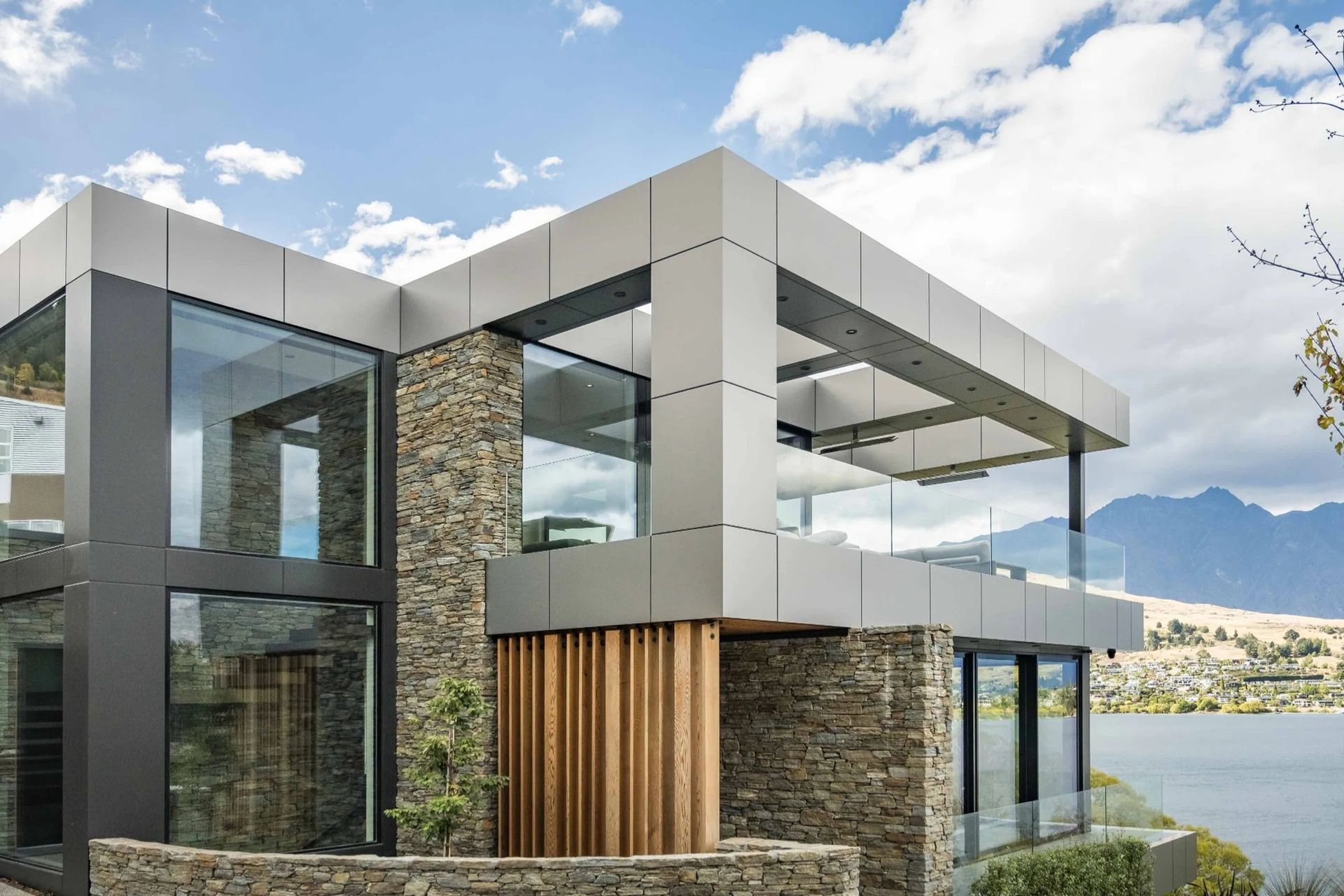 lakefront-residence-hero-ap-compressed.jpg
