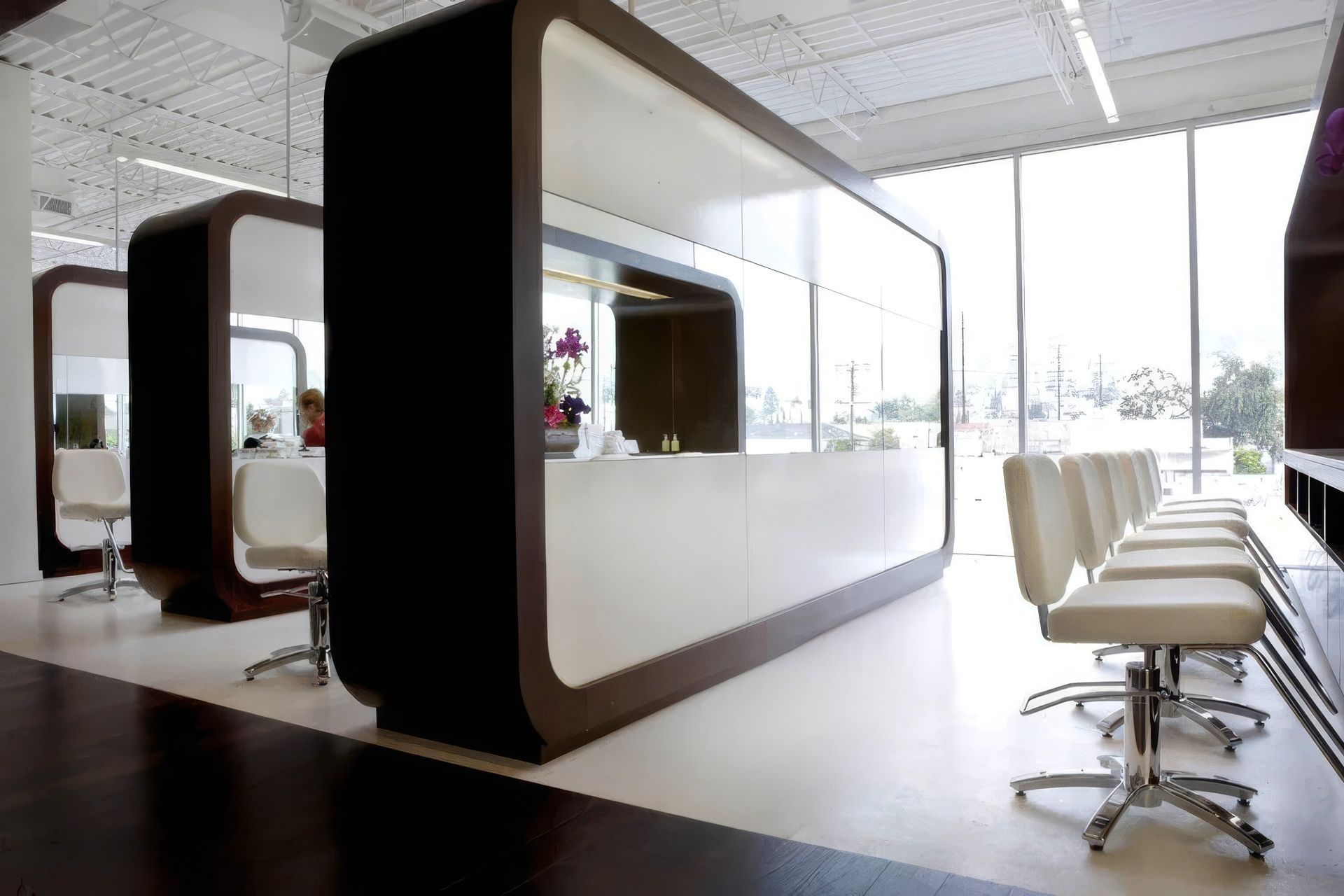 sally-hershberger-salon-33-1030x685-ap-compressed-upscaled-by-Replicate.jpg