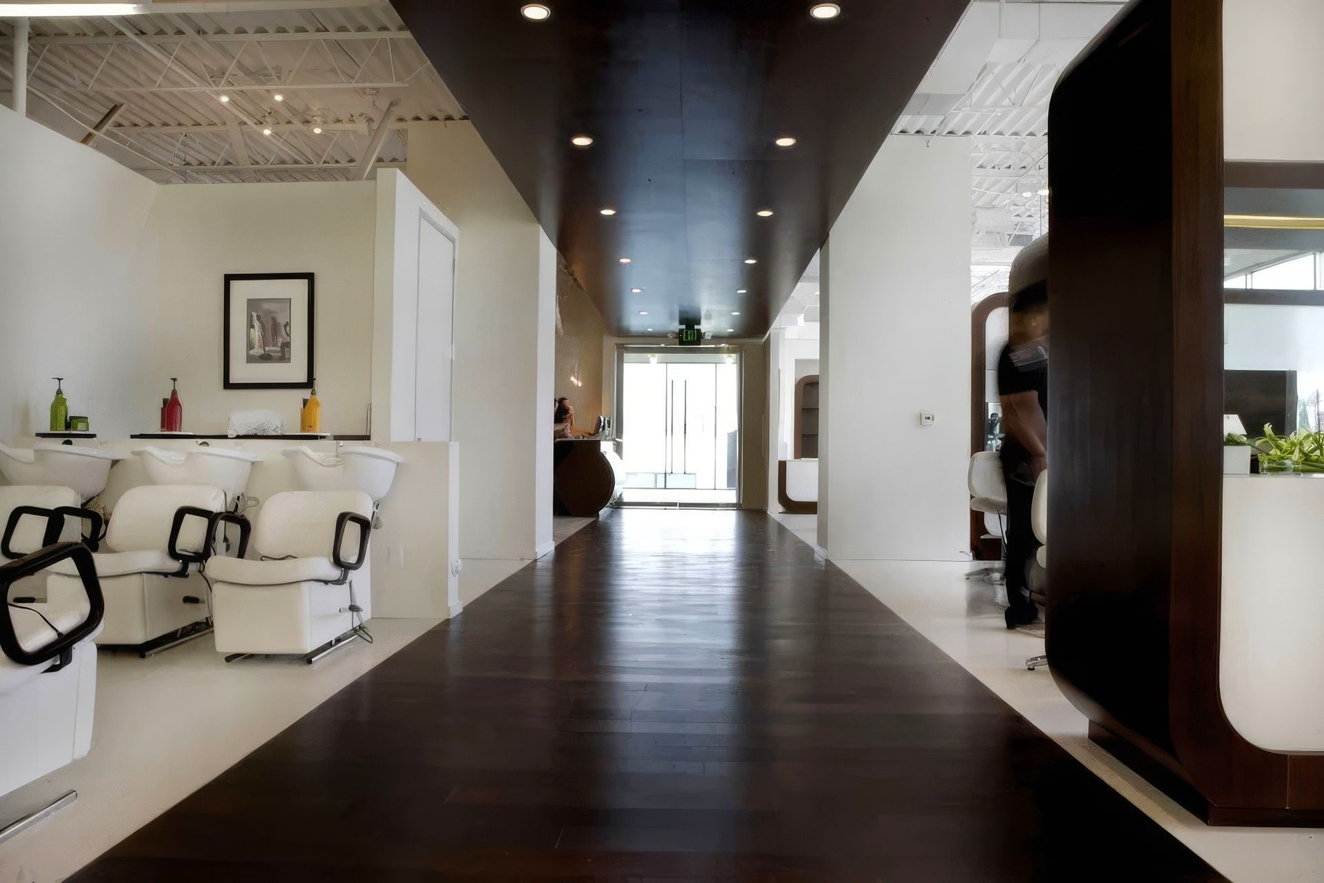 sally-hershberger-salon-44-1030x685-ap-compressed-upscaled-by-Replicate.jpg
