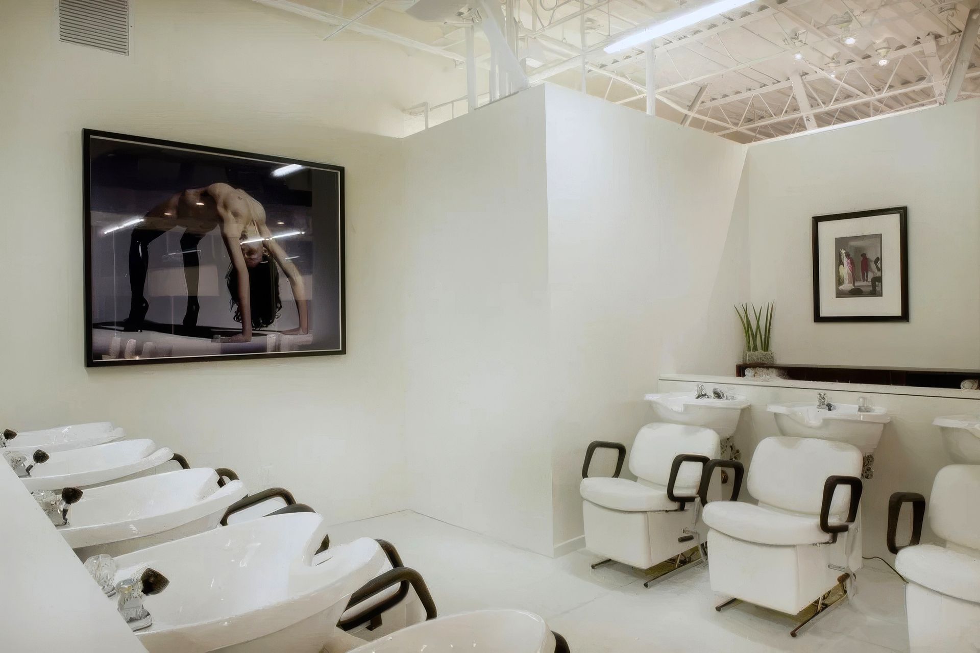 sally-hershberger-salon-59-1030x685-ap-compressed-upscaled-by-Replicate.jpg