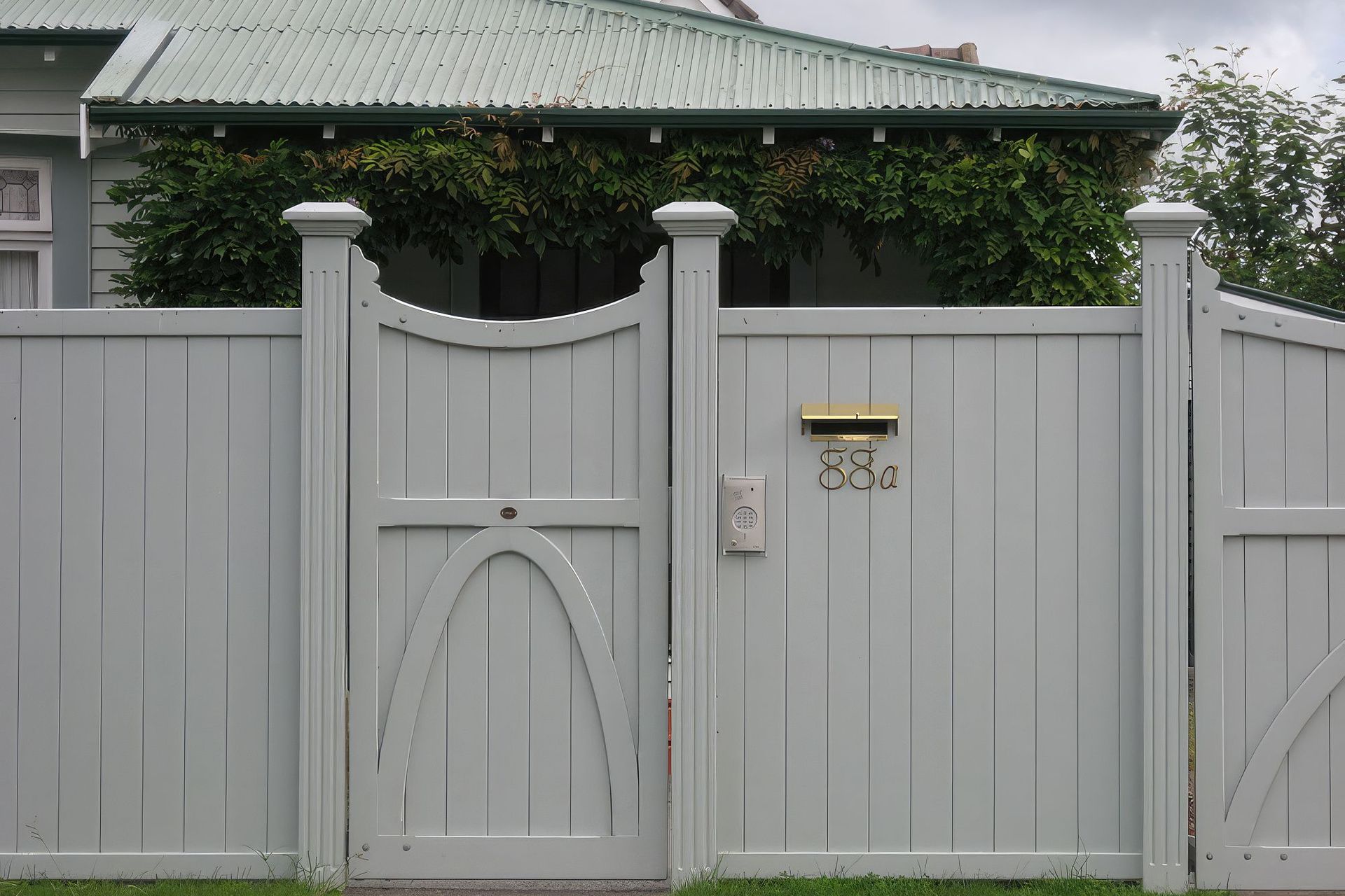 upVictoria2-fix-standard-scale-200x.jpg