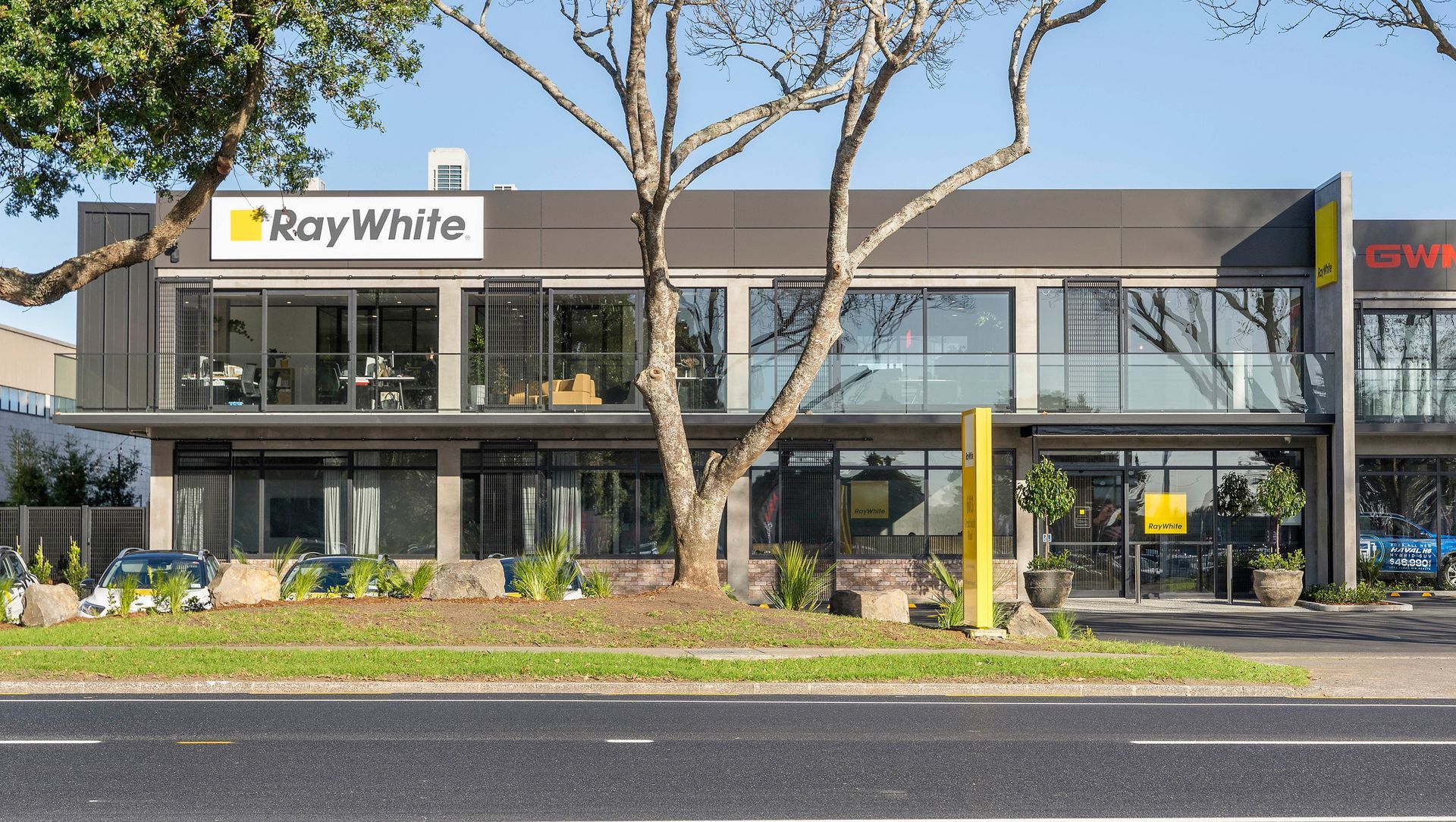 Ray White Manukau banner