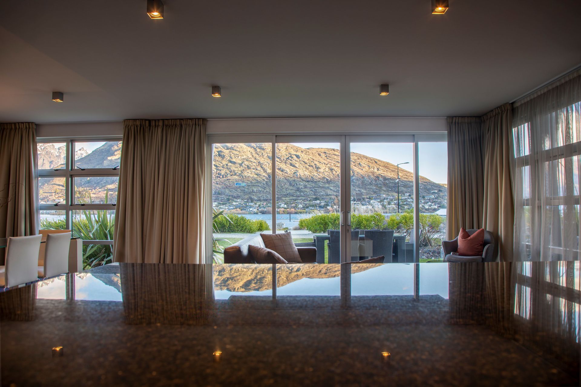 301MarinaApartments017.jpg
