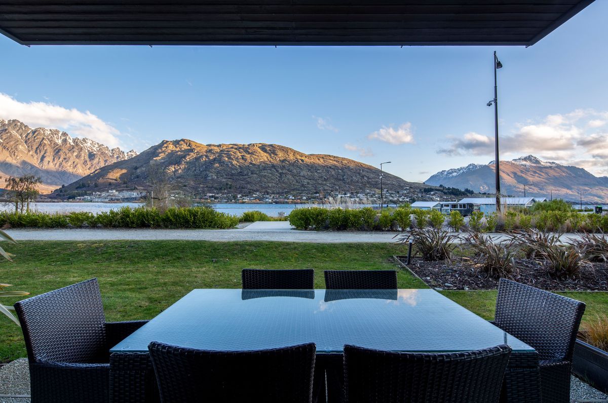 Marina Apartments Luxury Lakefront