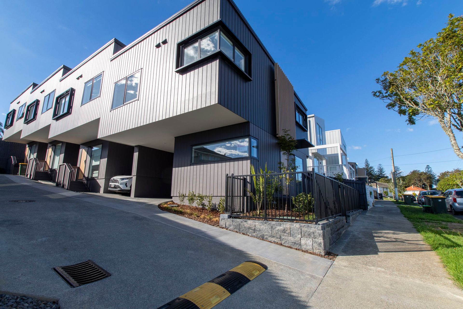 8-web-or-mls-26-Leybourne-Circle-8.jpg