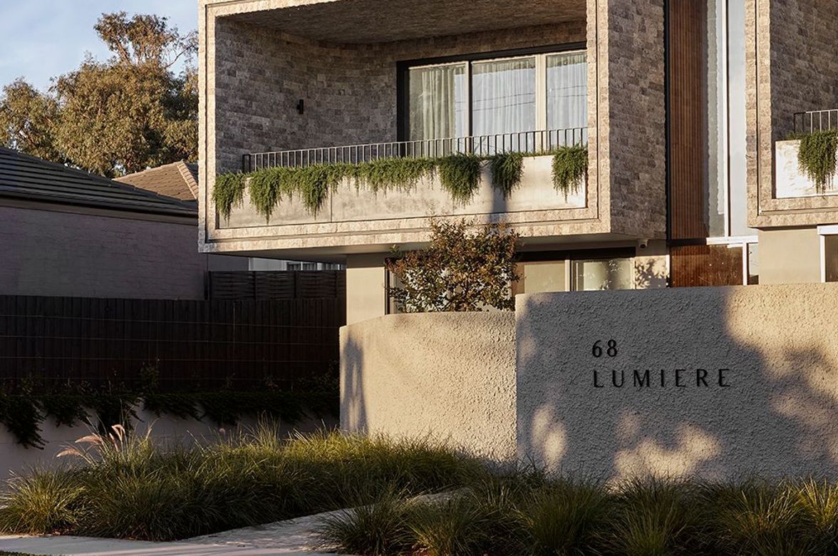 Lumiere, Black Rock