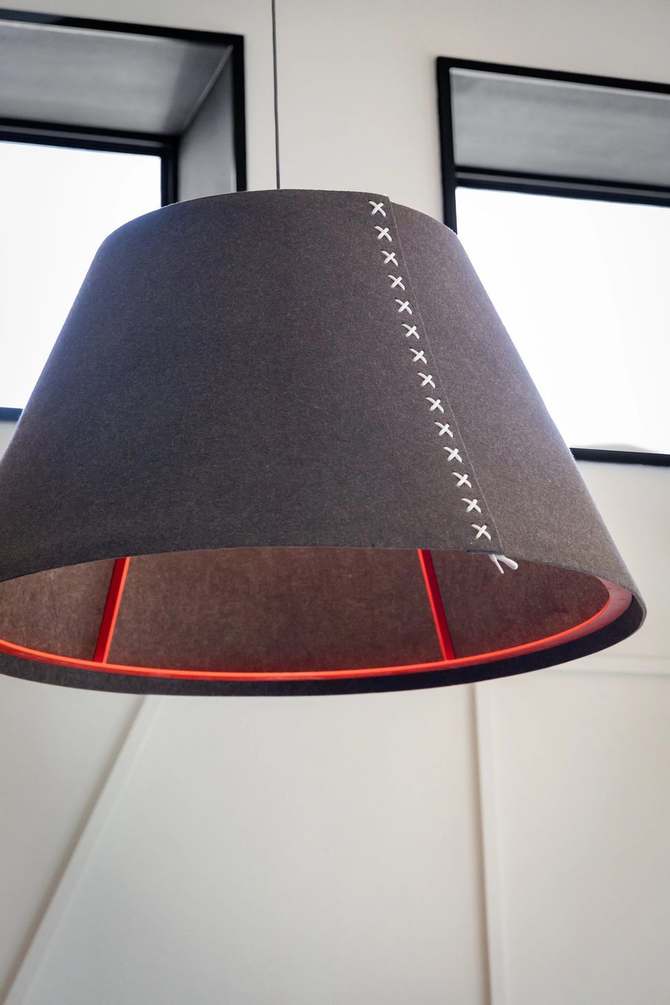 imgi18game-lounge-lighting-det2.jpg