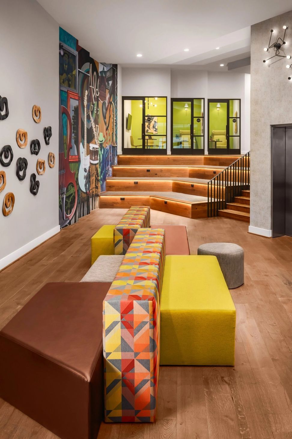 imgi3leasing-lobby-seating.jpg