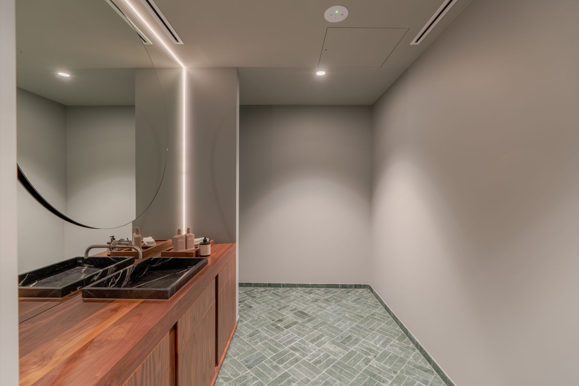 A7402594-HDR-ap-compressed.jpg