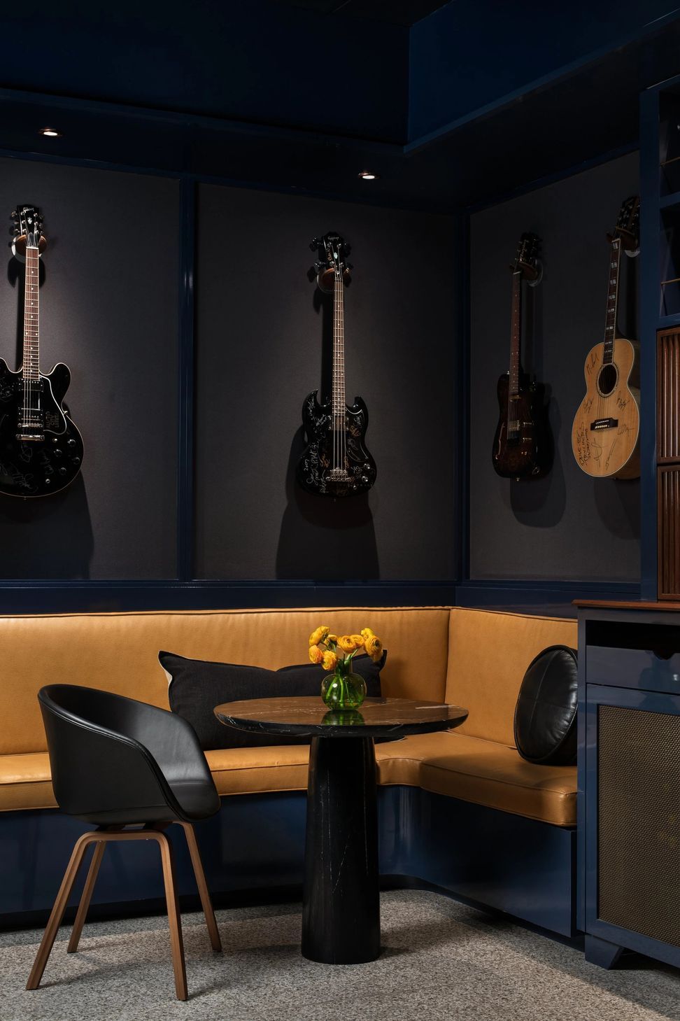 imgi8green-room-corner-detail.jpg