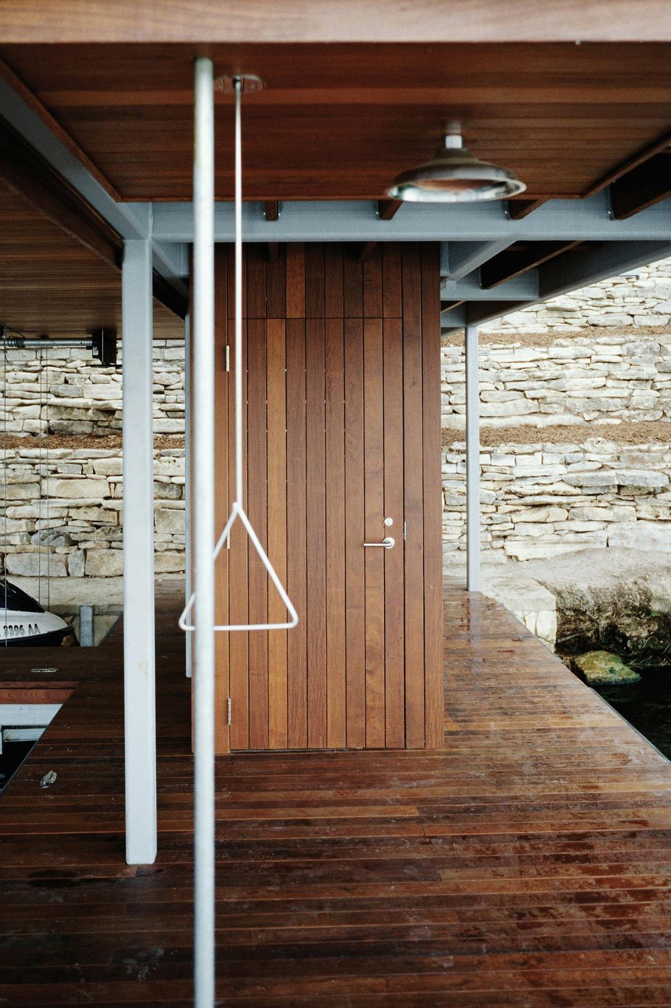 05LakeHousech50162B.jpg