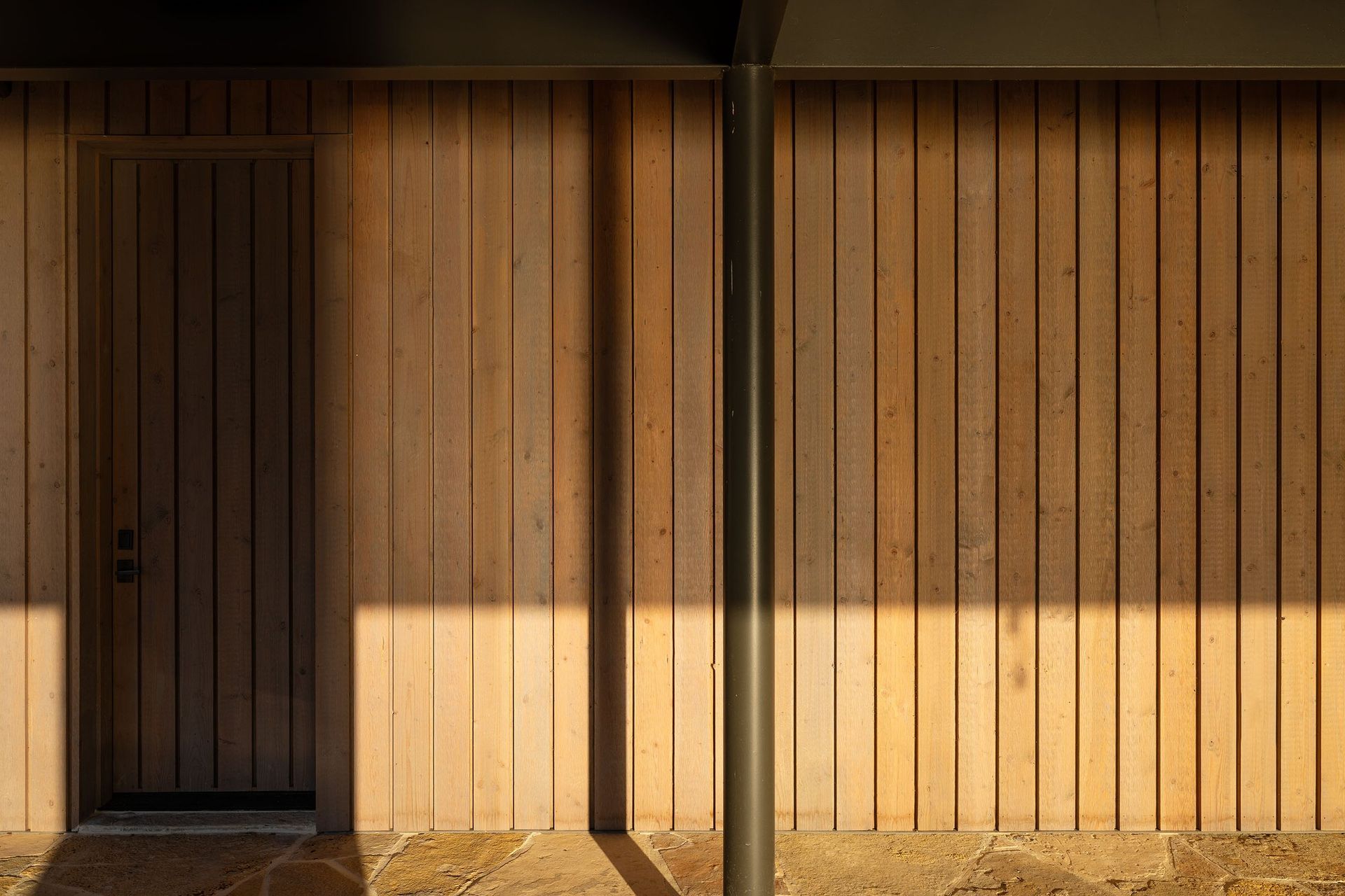 12RanchRecreationCuppettKilpatrickArchitectureandInteriorDesignaustin-tx-lake-pavilion-wood-siding-steel-detail.jpg