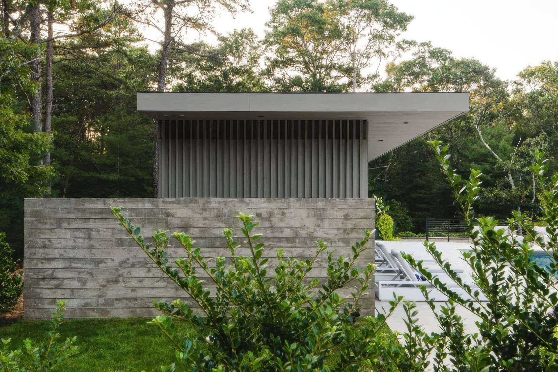 imgi14contemporary-concrete-pool-house-privacy-wall-architecture-1-gigapixel-standard-v2-2x.jpg