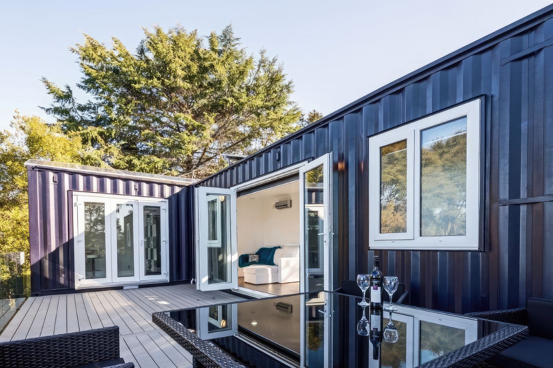 upIQ-Container-Homes-2-1024x768-fix-standard-scale-400x.jpg