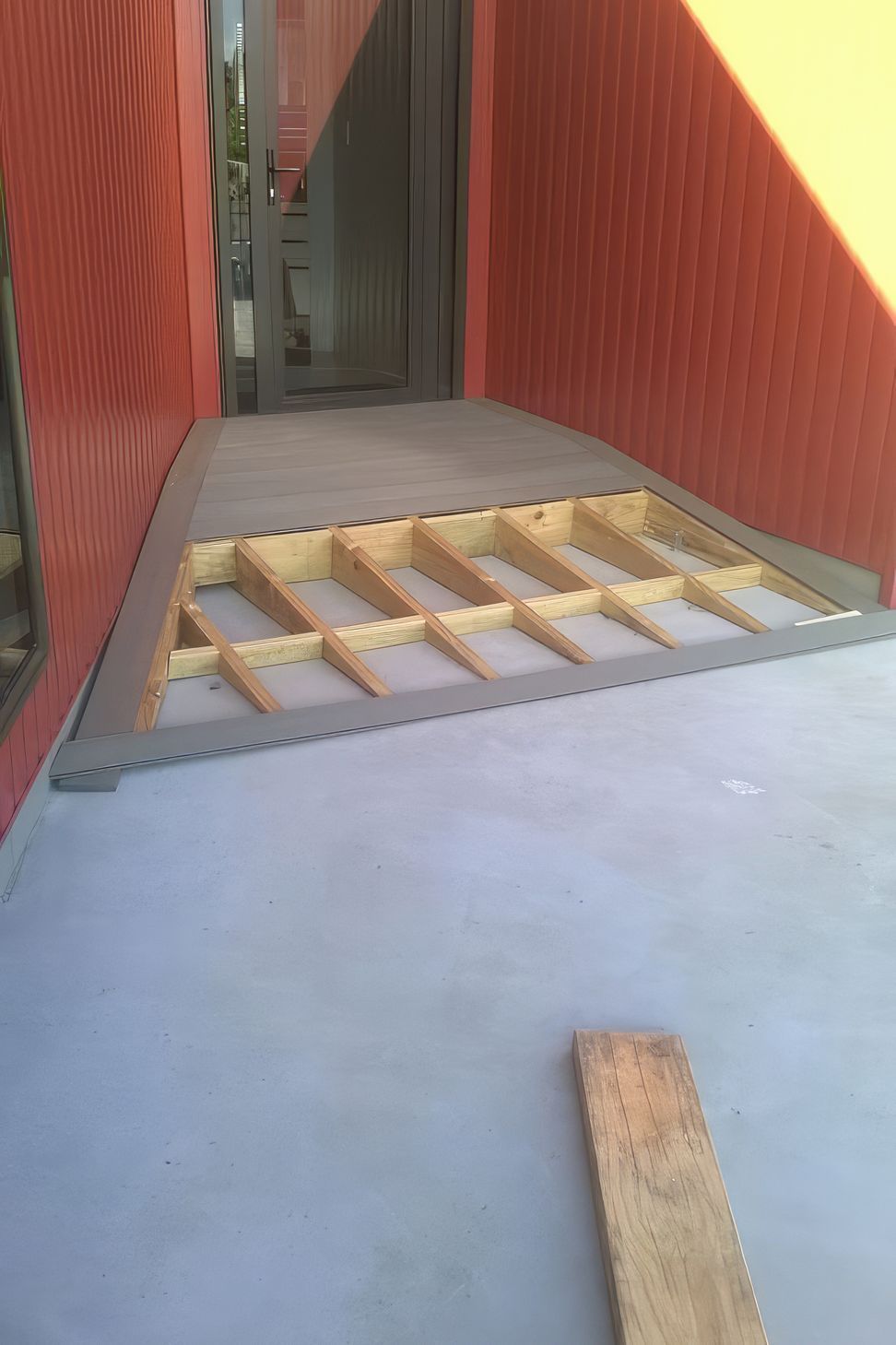 upSloping-entry-deck-installing-575x1024-fix-standard-scale-400x.jpg
