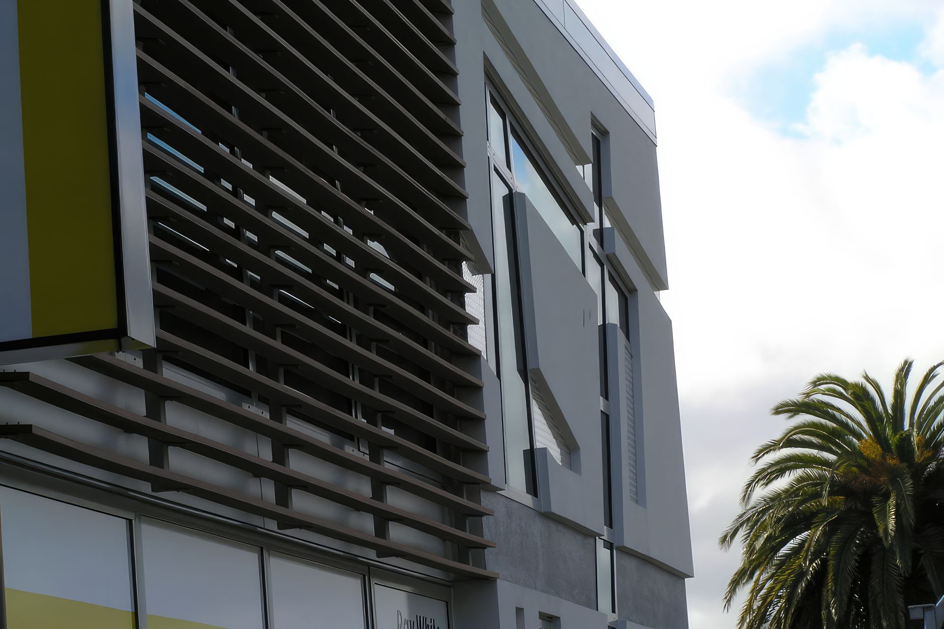 upSunshade-Ray-White-1024x766-fix-standard-scale-400x.jpg