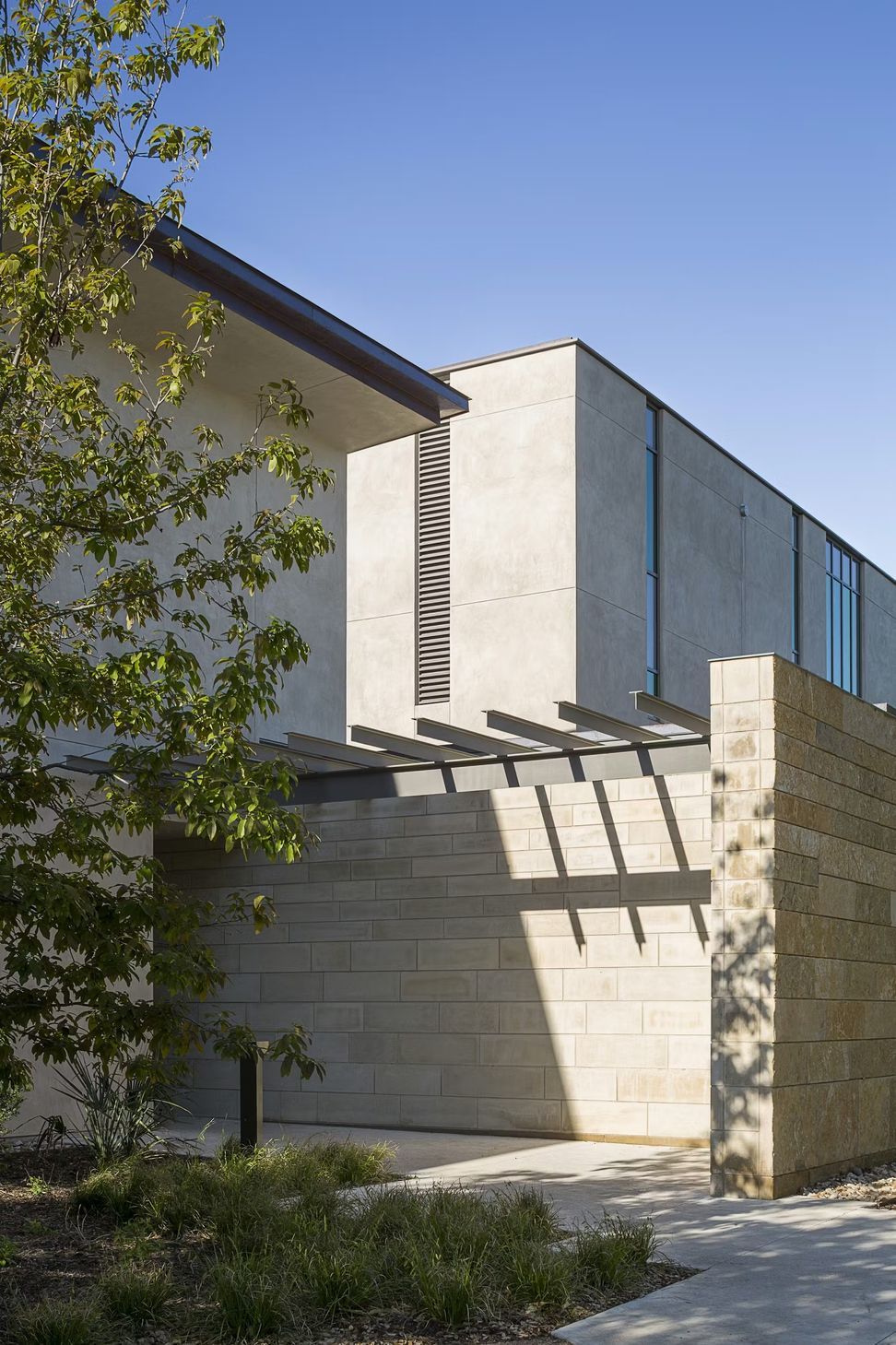 0702-Temple-Beth-Shalom-Synagogue-Andrew-Pogue-V-Exterior-Trellis2022-12-14-161510gssv-ap-compressed.jpg