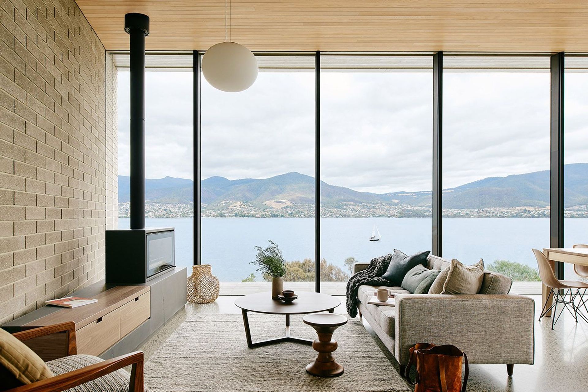 HOUSE AT OTAGO BAY