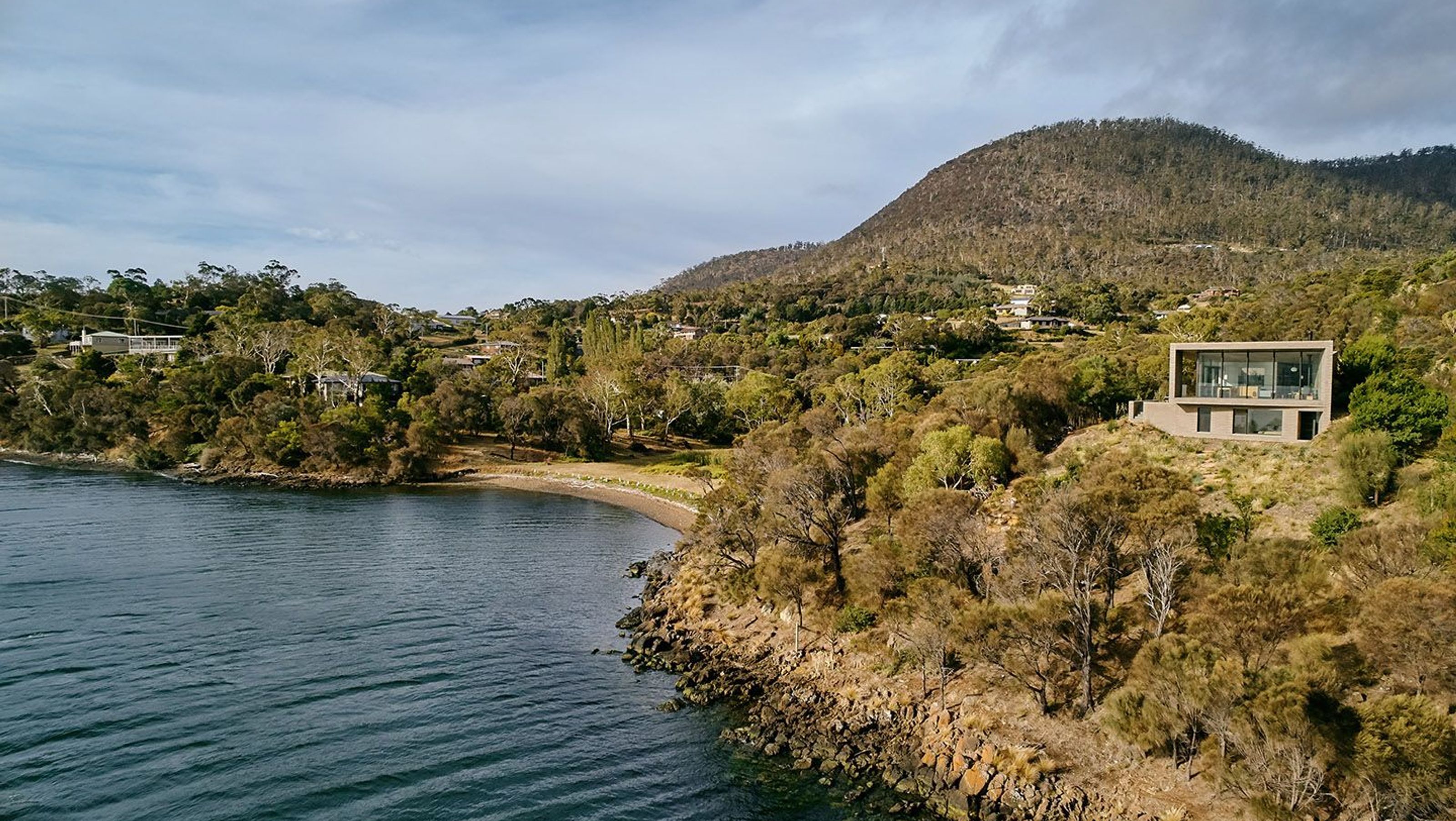 HOUSE AT OTAGO BAY
