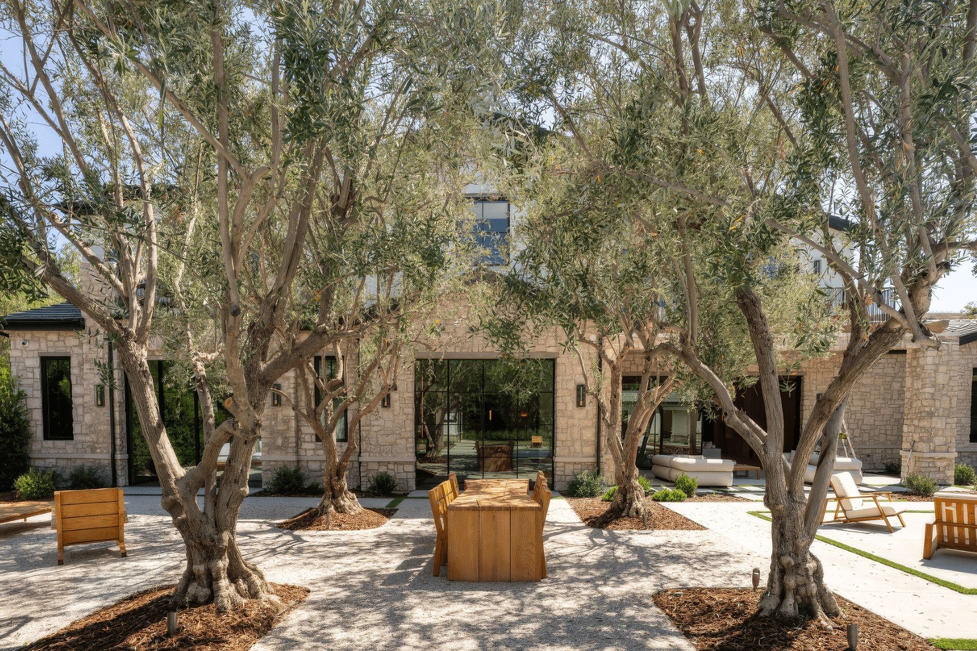Hidden-HillsScott-DisickRear-Exterior-upscaled-by-Replicate.jpg