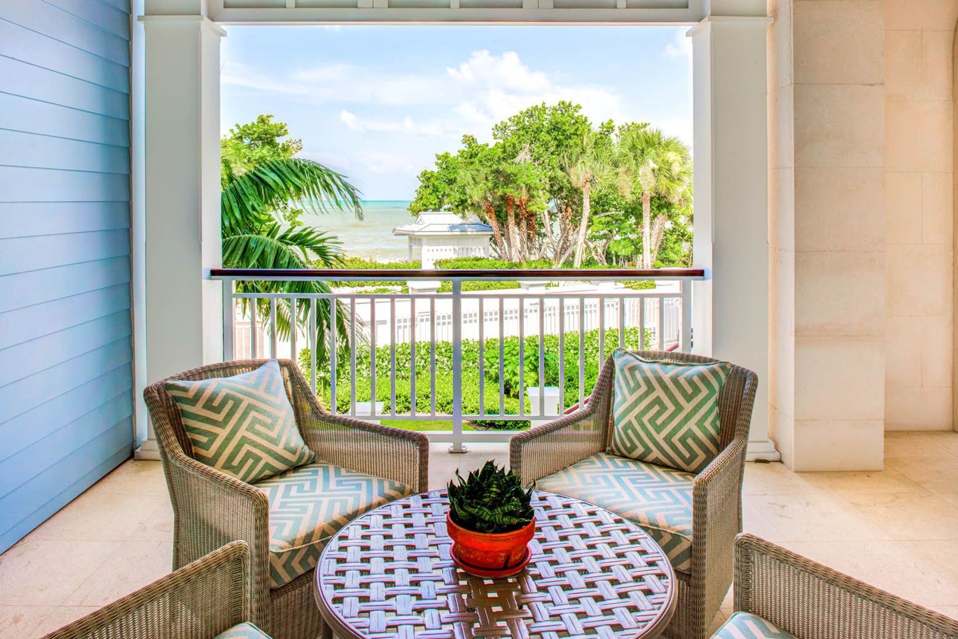 cmsa-casey-key-gulf-to-bay-balcony-lounge.jpg