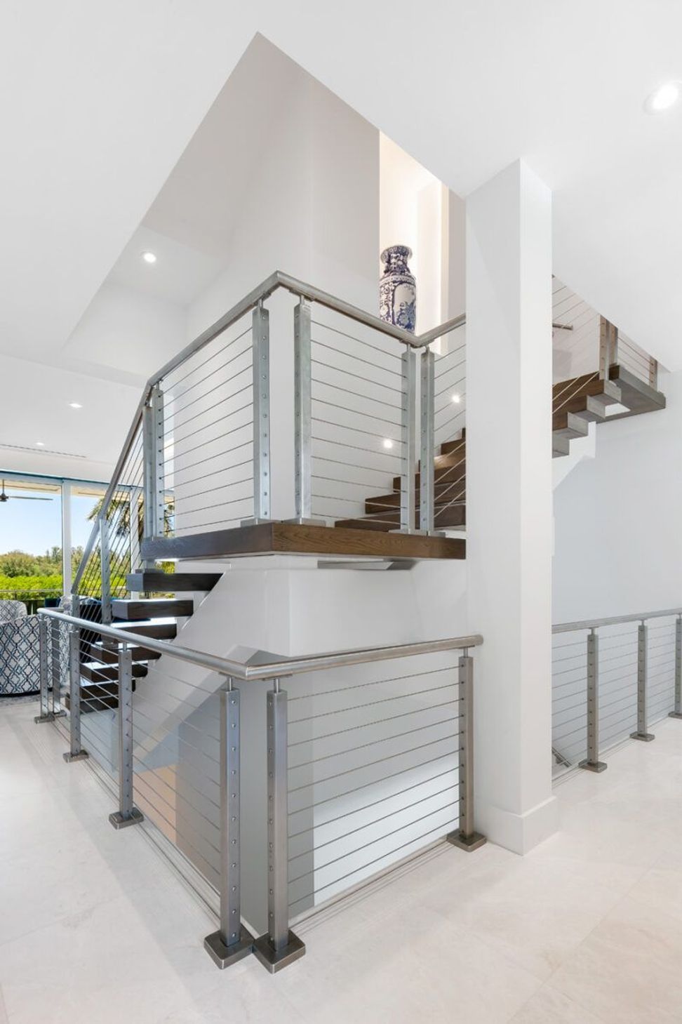 modern-sarasota-home-staircase-800x1200.jpg