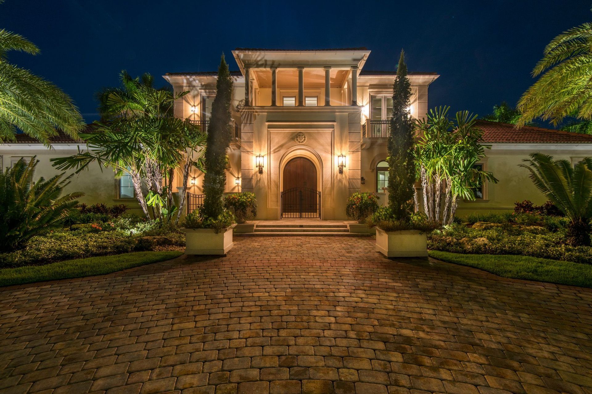 traditional-concessions-lakewood-ranch-front-elev-night.jpg