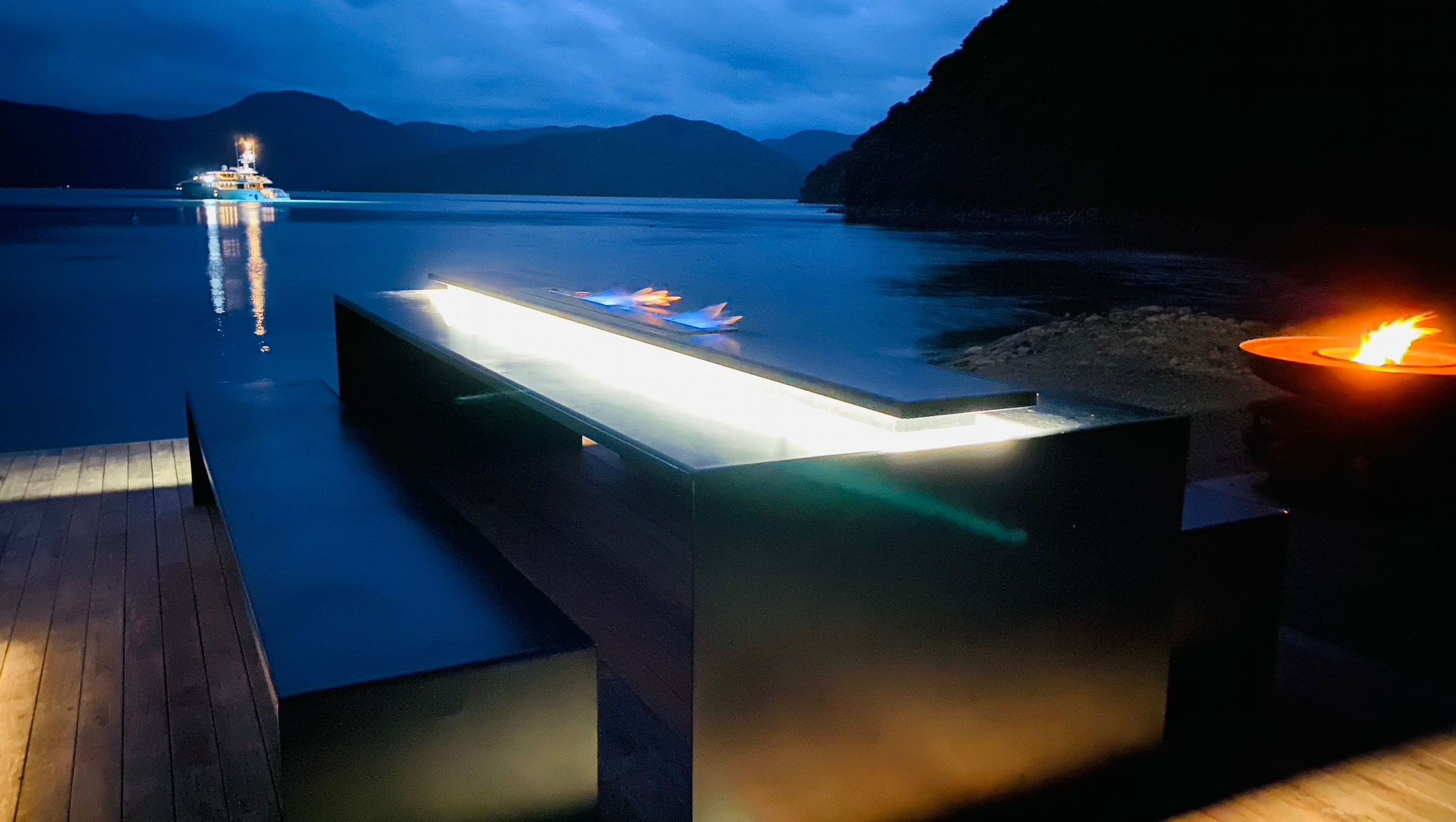 Floating Table