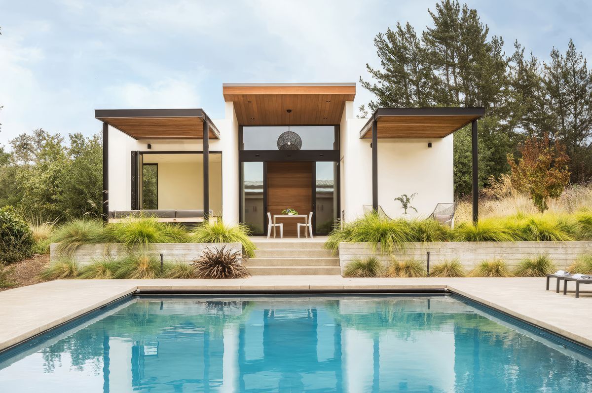 Healdsburg Guest House: A Resort-like Cabana For Guests and Poolside Entertaining