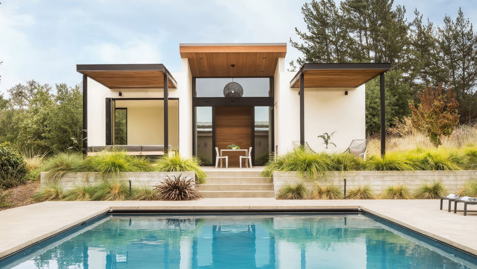 Healdsburg Guest House: A Resort-like Cabana For Guests and Poolside Entertaining banner