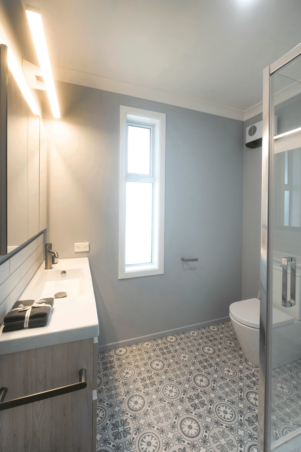 MHD-shades-of-hydrangea-ensuite-1.png