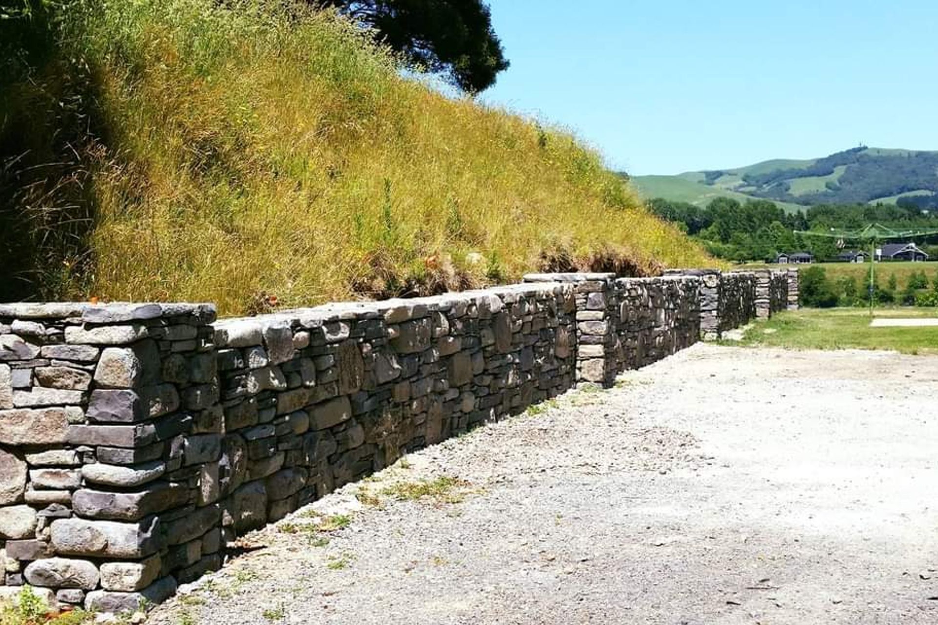 Andisite wall