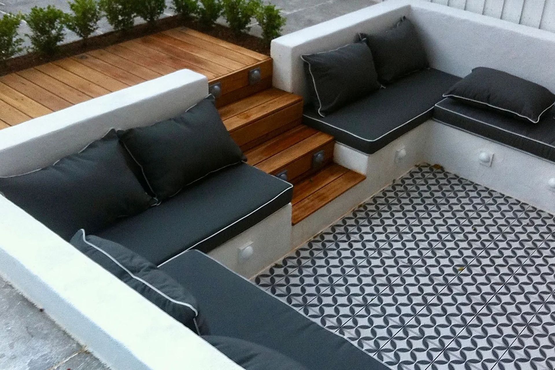 SUNKEN SEATING