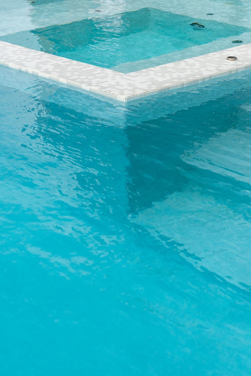 Fully Tiled Spa Pool and 300mm deep waterline for the pool - Bisazza Ghiaccio
